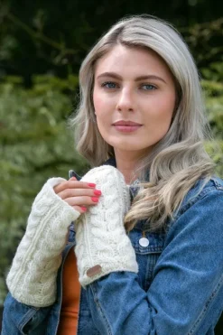Aran Gloves & Mittens*Sweater Shop Aran Cable Handwarmers Natural White