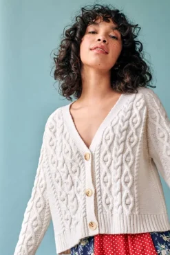 Designer Knitwear*Sweater Shop Cropped Cable Knit V Neck Cardigan Ivory