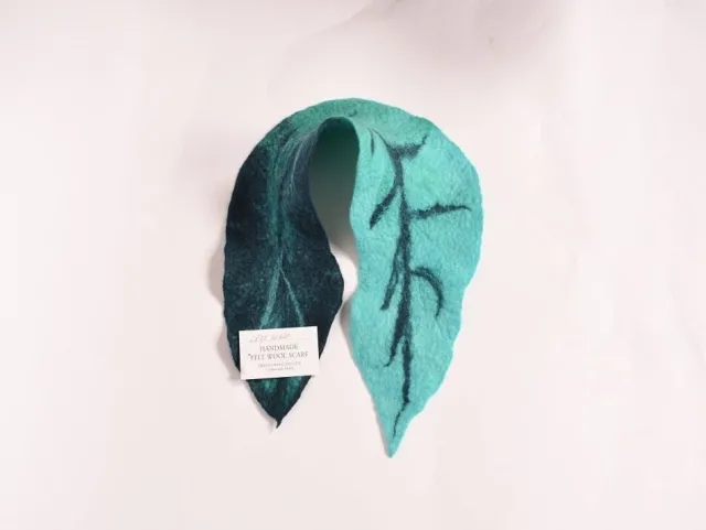 Ladies Felt Scarves*Sweater Shop Felt Wool Leaf Scarf Blue