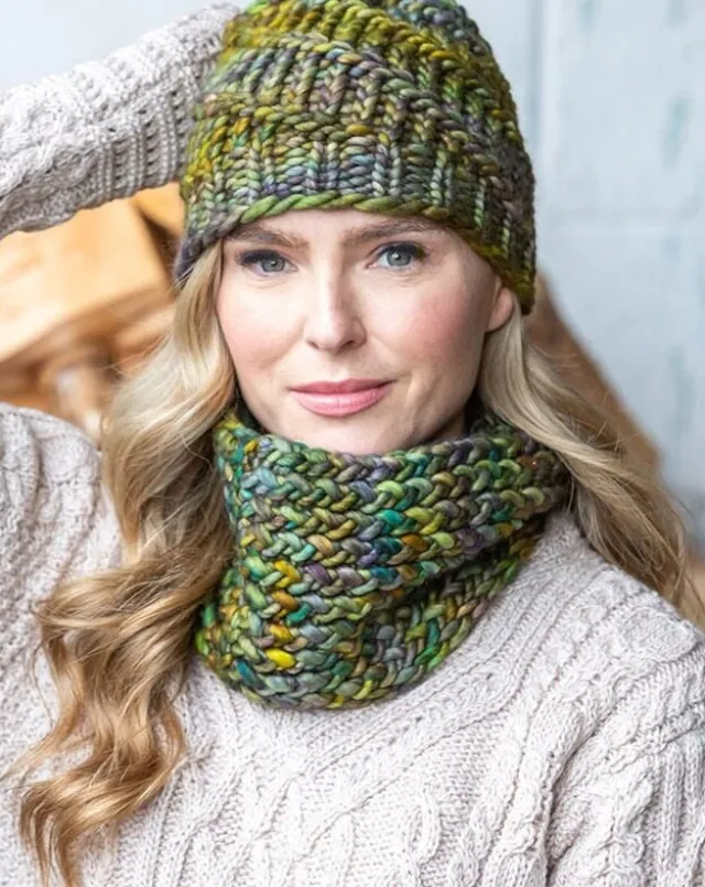 Aran Wool Hats*Sweater Shop Made in Ireland Snood and Hat Set Green