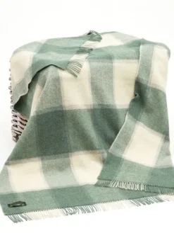 Pure Wool Throw*Sweater Shop Pure Wool Throw Green Block Col.LW164